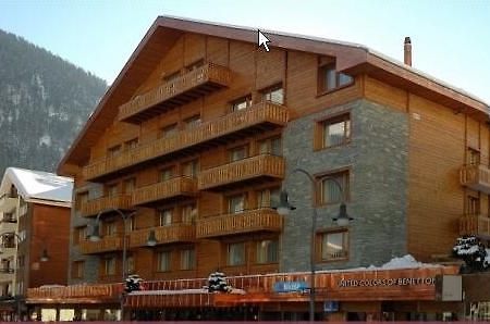 Le Petit Cervin Hotell Zermatt Eksteriør bilde A typical hotel in Les Saisies